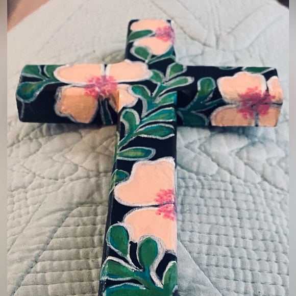 8" x 4.5" hand painted wood cross - Picture 2 of 3